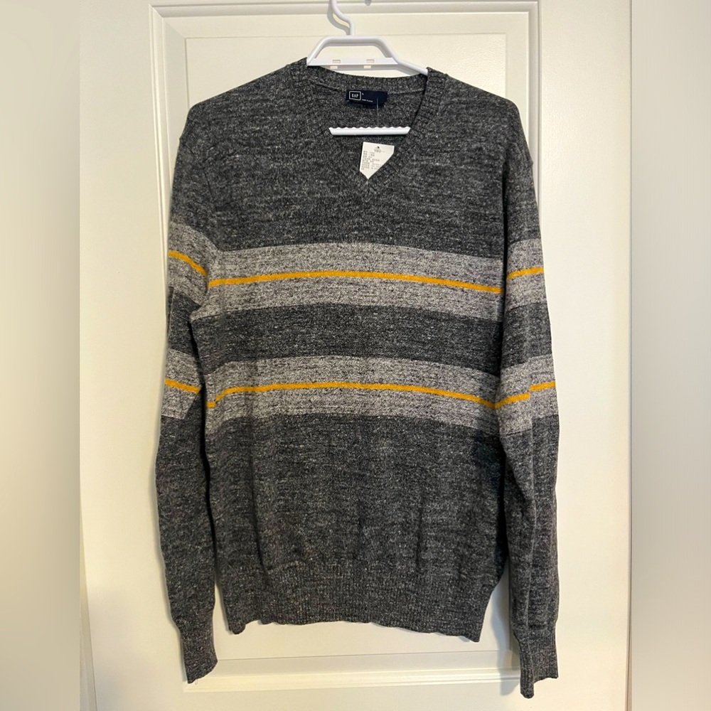 GAP men’s striped Sweater size L BNWT